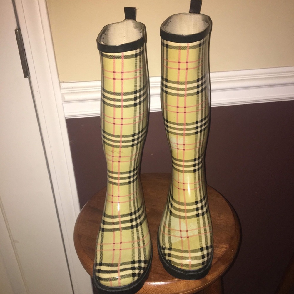 Women’s authentic Burberry Rain Boots